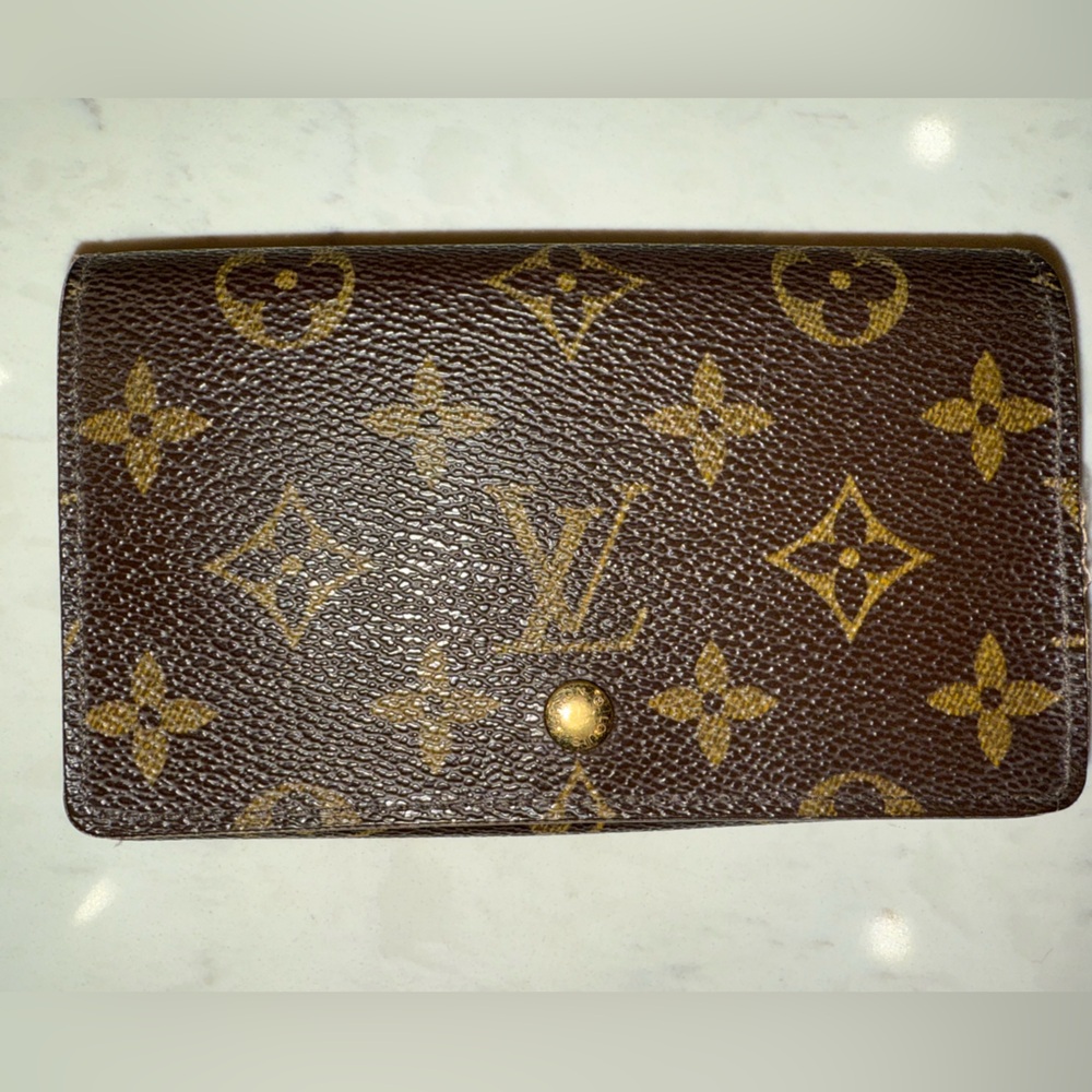 Louis Vuitton Sarah Brown and Gold Monogram Wallet - Picture 2 of 9
